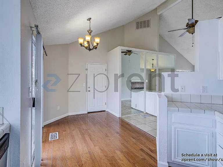908 Beechwood Cir — Photo 8