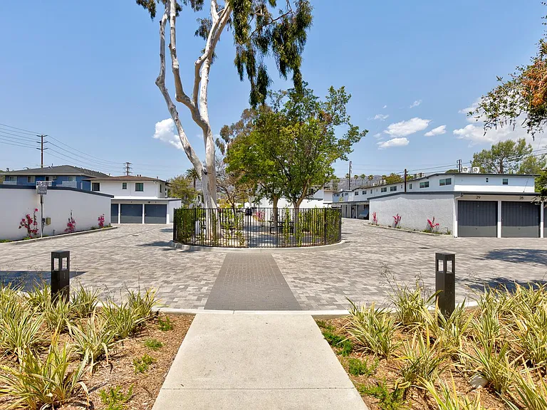 1584 Yosemite Dr — Photo 17