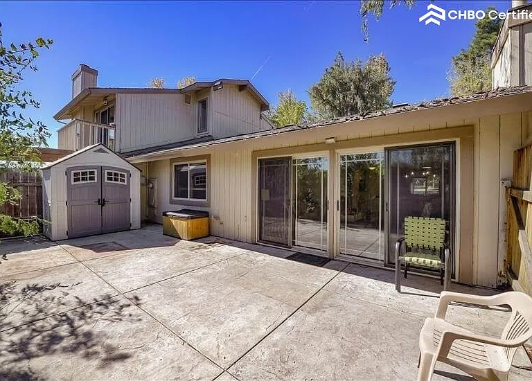 3911 Hills Ct — Photo 35