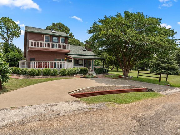 2nd image of 424 Lagoon Dr