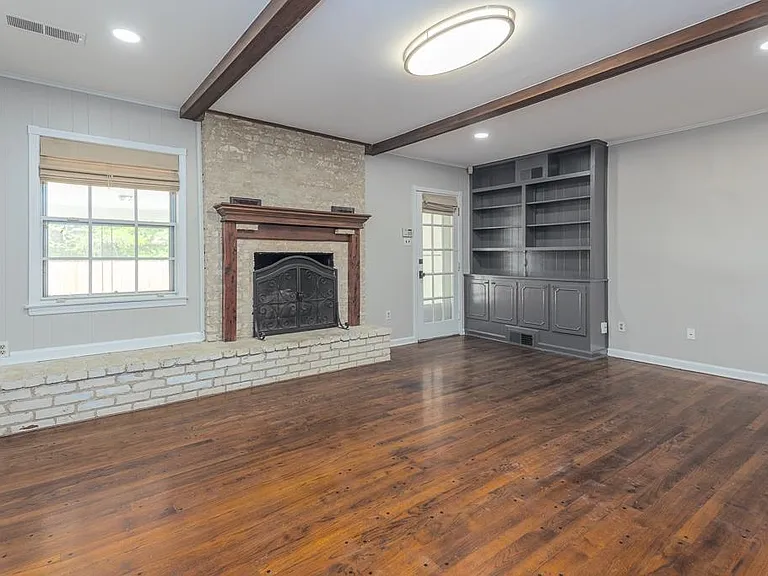 1539 Brookside Dr — Photo 3