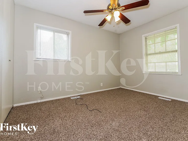 9309 Farley Ave — Photo 11