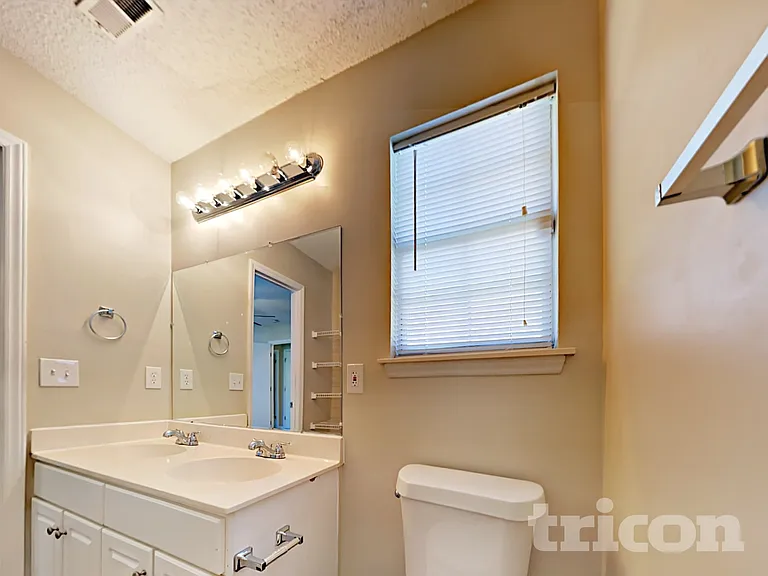 1701 Gordon Walters Dr — Photo 12