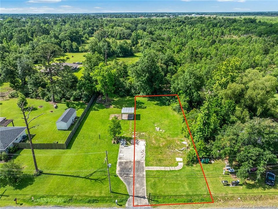 2nd image of 2235 Pinewood Dr S