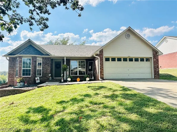 1201 9th St, Barling, AR 72923