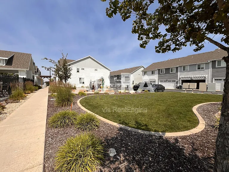 291 E Grace Ln — Photo 1