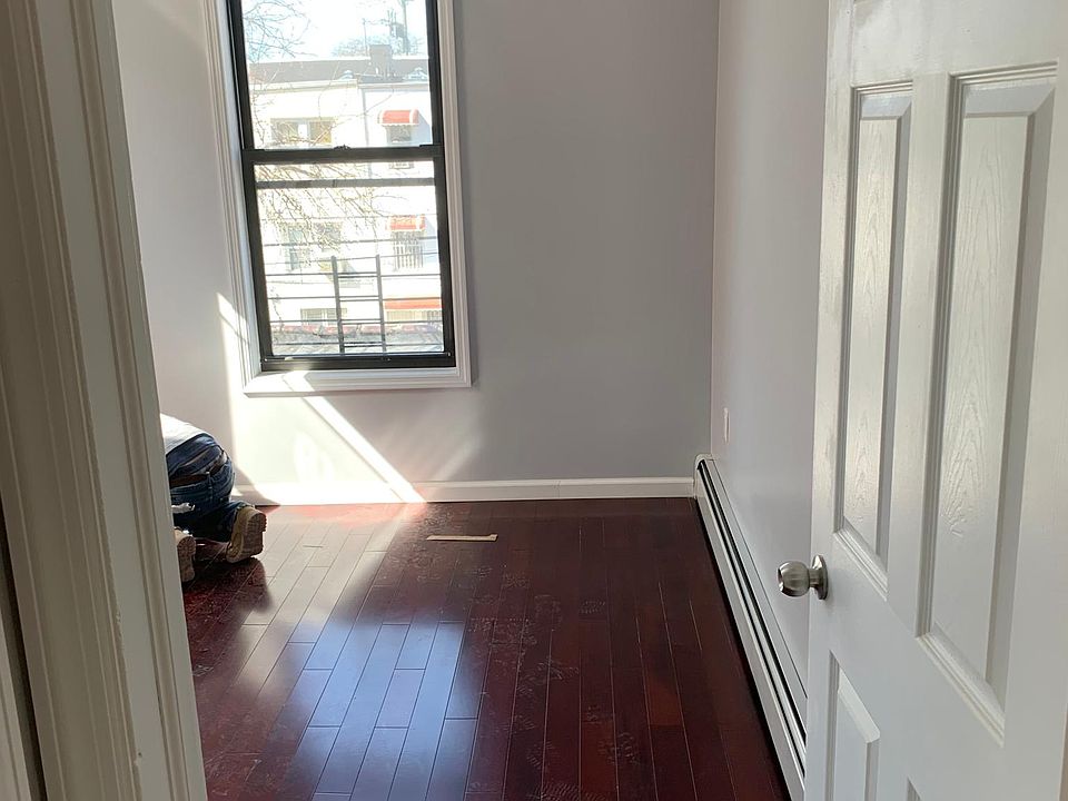 1st image of 2548 98th St #1