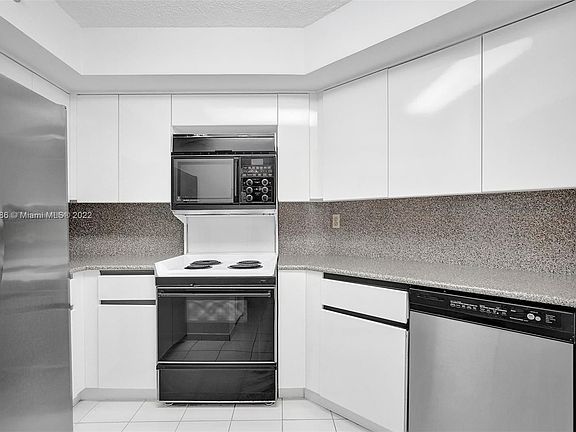 3rd image of 6767 Collins Ave APT 307