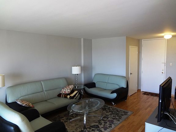 4th image of 7061 N Kedzie Ave Suite 1012