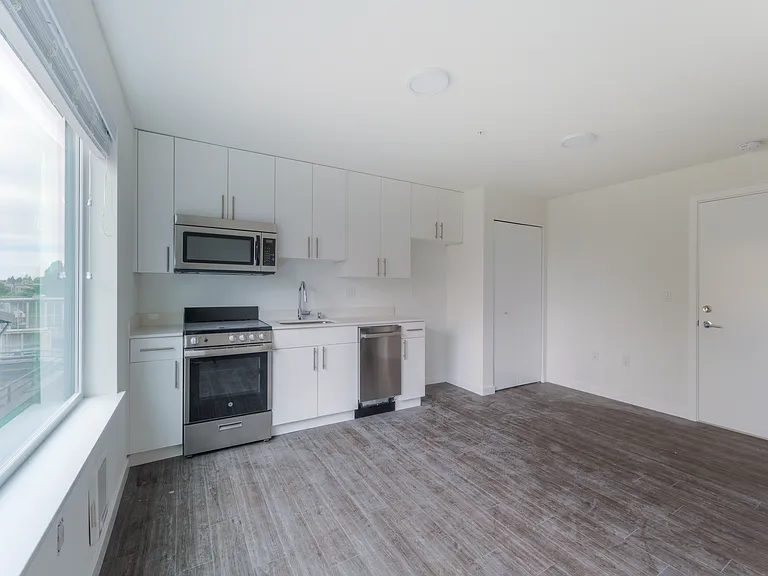 4727 12th Ave NE — Photo 22