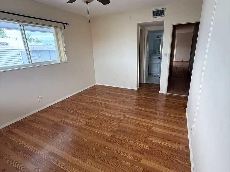 1535 SE 15th St #303 — Photo 8