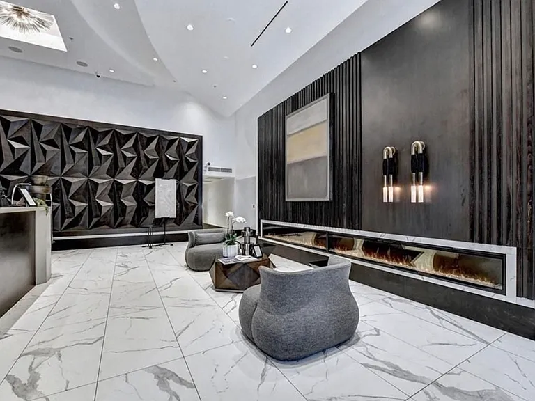 400 W Peachtree St NW — Photo 15