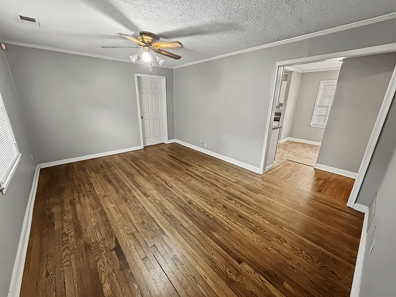 3 bed, 1.0 bath, 1100 sqft, $1,200 — Photo 2