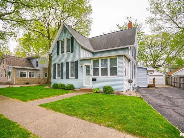 914 Henrietta St, Pekin, IL 61554