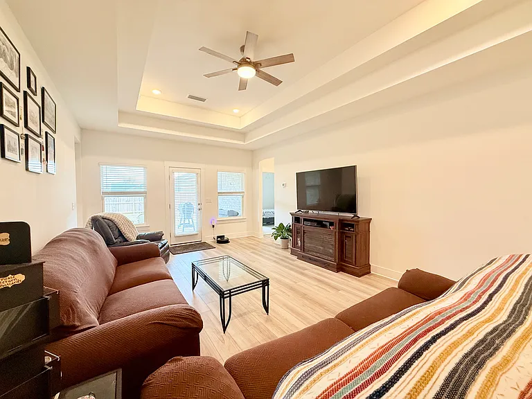 16924 Fedora Dr — Photo 3