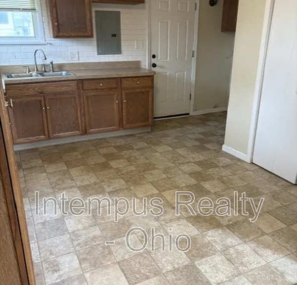 339 N Roanoke Ave — Photo 2