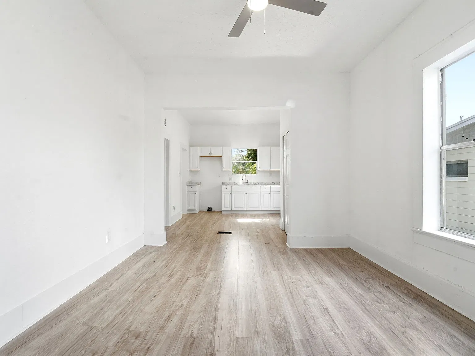 2 bed, 1095 sqft, $1,400 — Photo 3