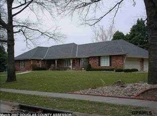 9812 Bloomfield Dr, Omaha, NE 68114