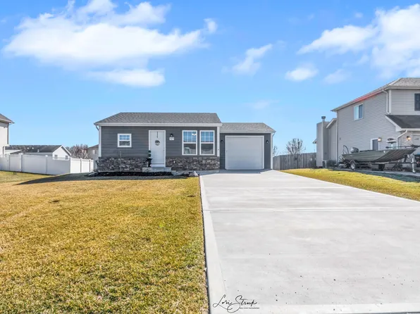 1073 W Cermak Rd, Braidwood, IL 60408