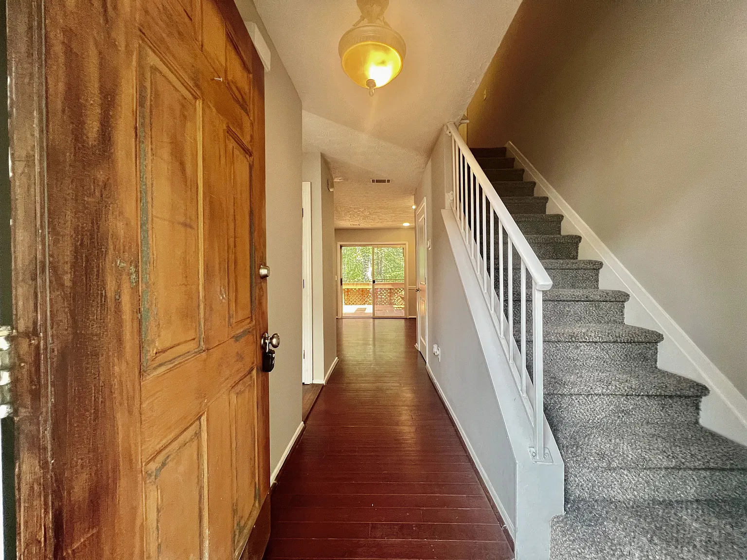 2 bed, 1280 sqft, $2,095 — Photo 2