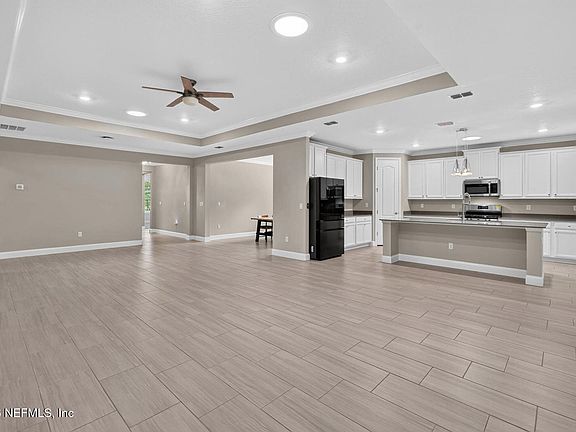 3rd image of 196 SILVER REEF Lane