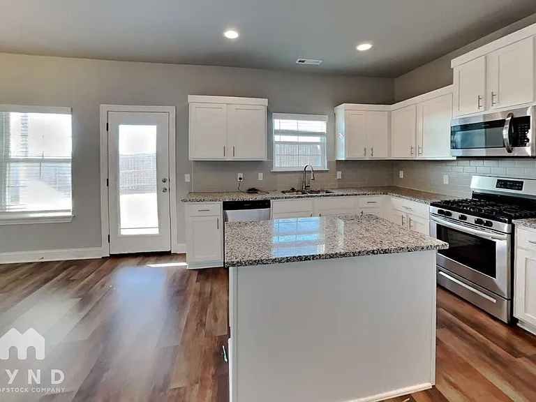 5903 SW Gentle Winds Ave — Photo 8