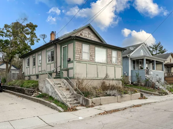 476 North St, Elgin, IL 60120