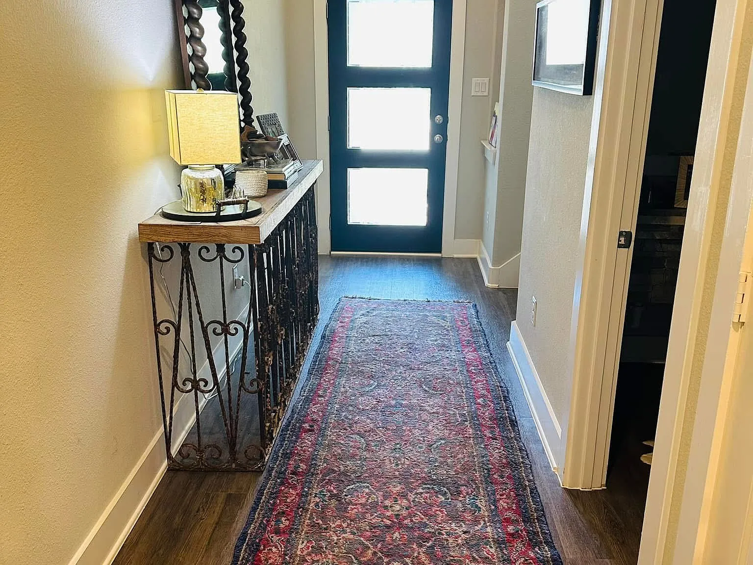3 bed, 2.5 bath, 1897 sqft, $2,400 — Photo 2