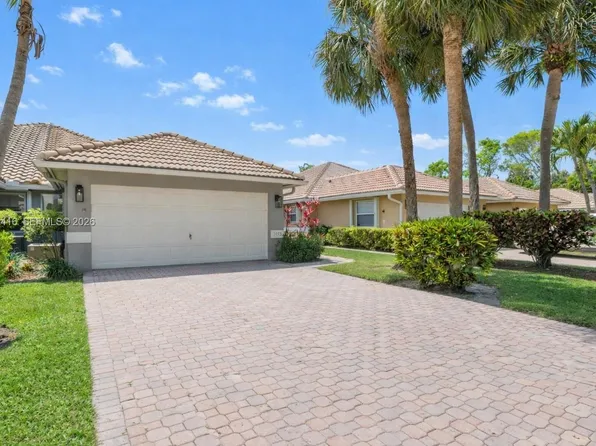 5477 Grande Palm Cir, Delray Beach, FL 33484