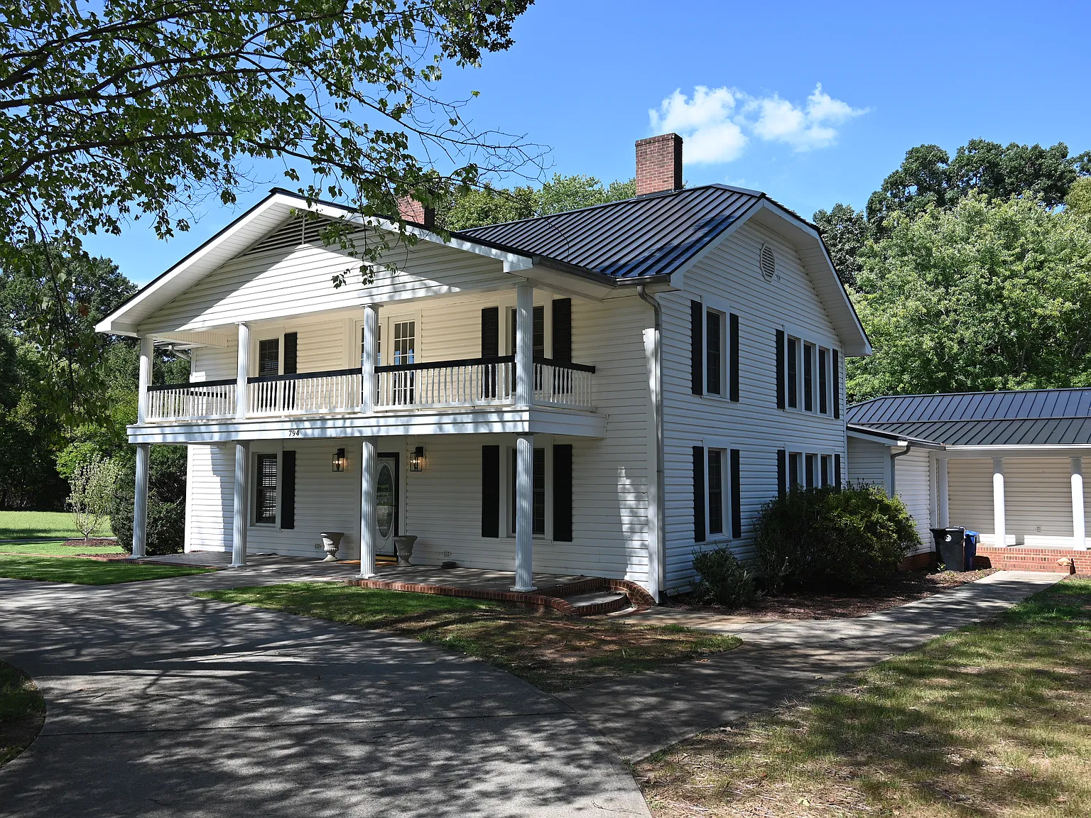 5 bed, 3.5 bath, 4450 sqft, $4,400 — Photo 3