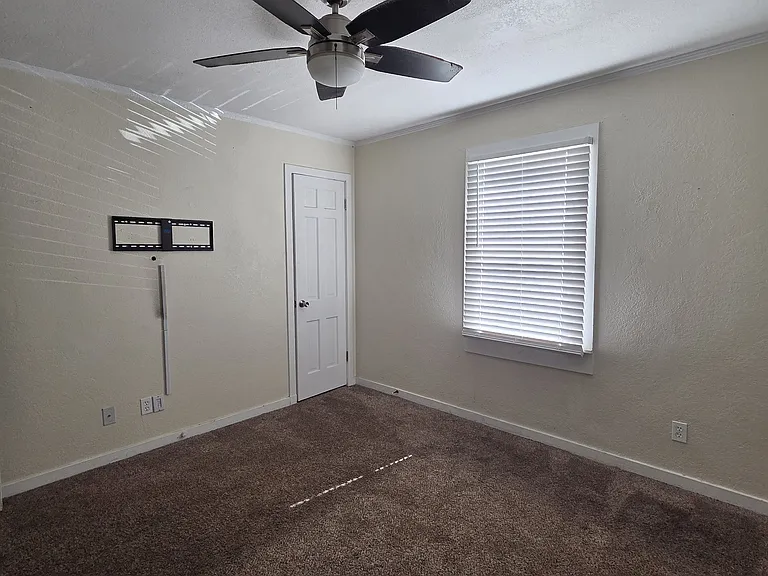 215 E Myrtle Dr — Photo 15