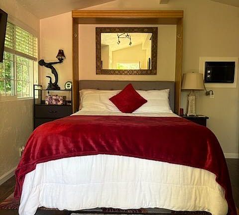 Murphy bed in Bungalow