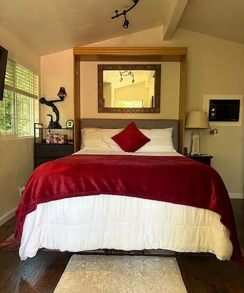 Murphy bed in Bungalow