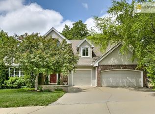 8408 Pflumm Cir, Lenexa, KS 66215