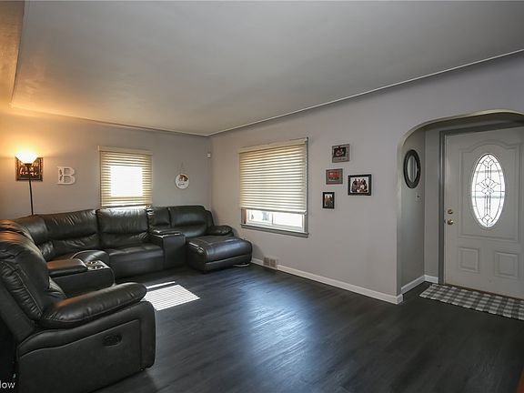 4th image of 243 Westminster Ave
