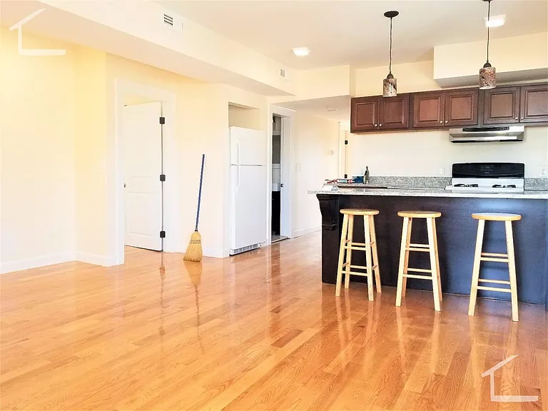 21 Weitz St #4 — Photo 4