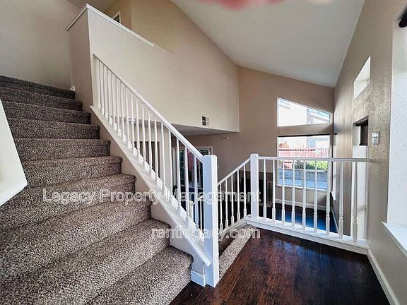4th image of 232 Redstone Cir