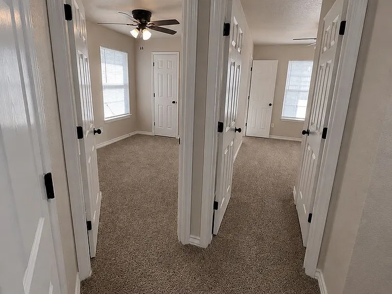 5016 Flipper Dr — Photo 9