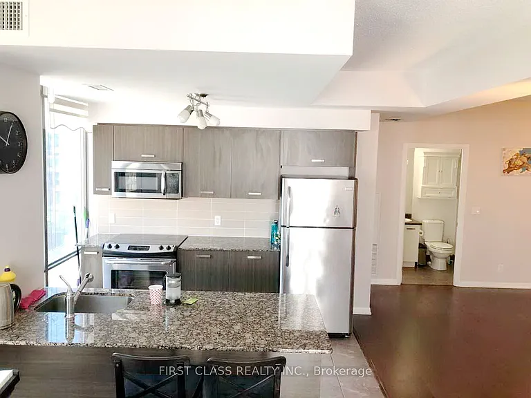 832 Bay St #505 — Photo 8