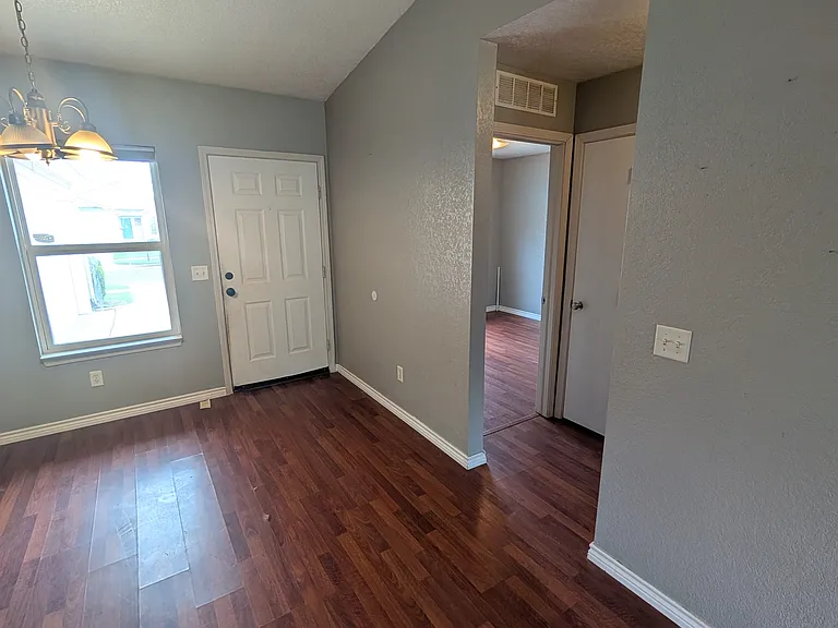 9205 Checkerbloom Dr — Photo 4