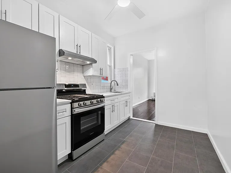 210 36th St #3L — Photo 6
