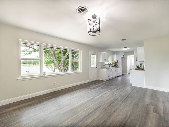 5th image of 536 Lakeshore Dr
