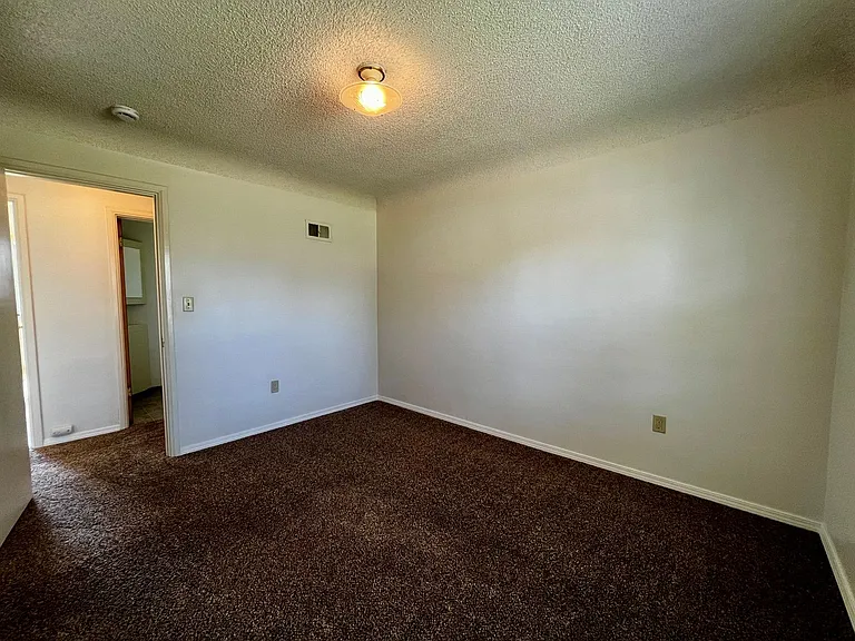2608 Bonnie Doon Ave — Photo 4