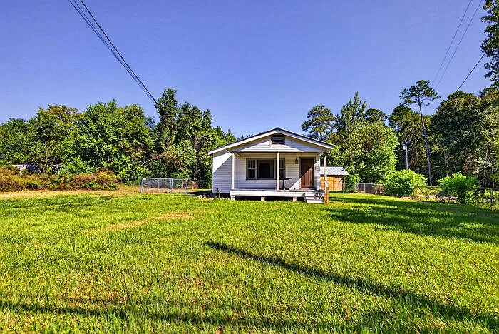 3 bed, 2.0 bath, 1068 sqft, $1,100 — Photo 2