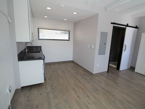 5th image of 218 S 11th St APT 1