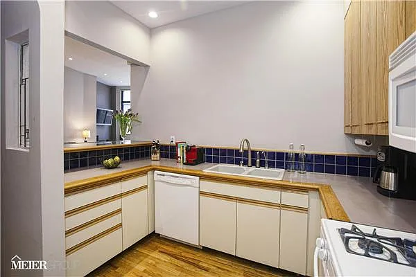 Sold by R New York | media 3
