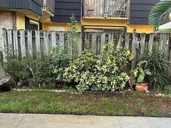 170 Woodland Rd, Palm Springs, FL 33461