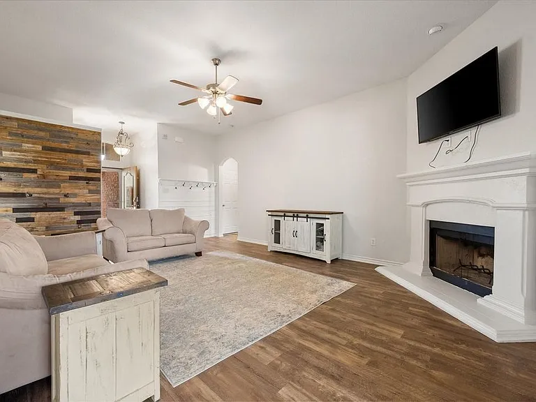 9224 Diane Dr — Photo 11