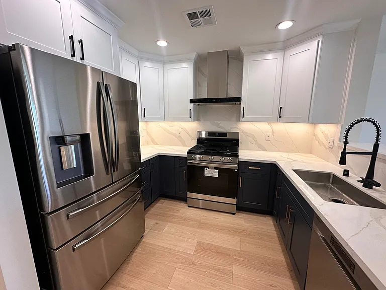 560 El Camino Real #302 — Photo 14