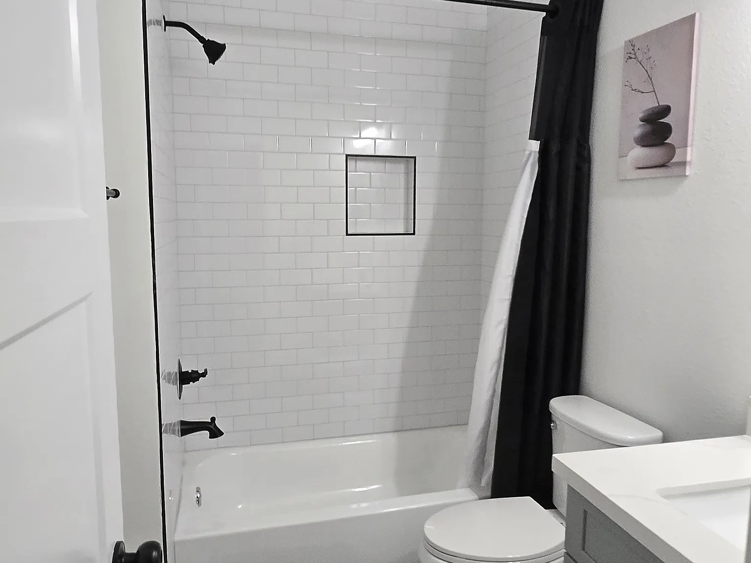 4 bed, 2000 sqft, $8,100 — Photo 3